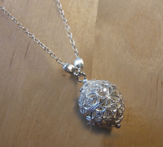 フィレンツェ透かし彫りのペンダント