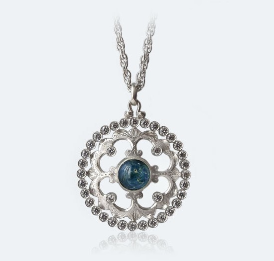 フィレンツェ彫りのガラスペンダント