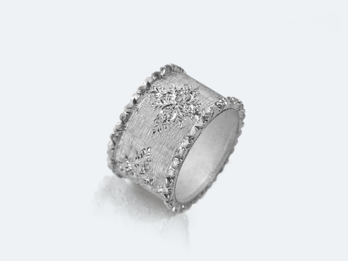 フィレンツェ彫りのリング