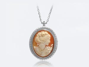 フィレンツェ彫りのカメオペンダント