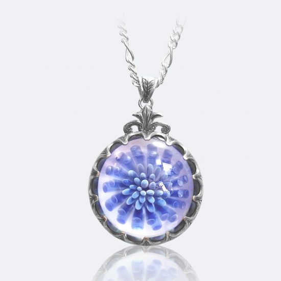 フィレンツェ彫りのガラスペンダント