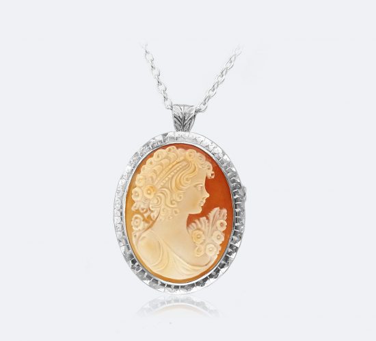 フィレンツェ彫りのカメオペンダント