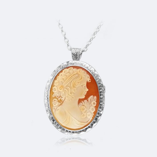 フィレンツェ彫りのカメオペンダント