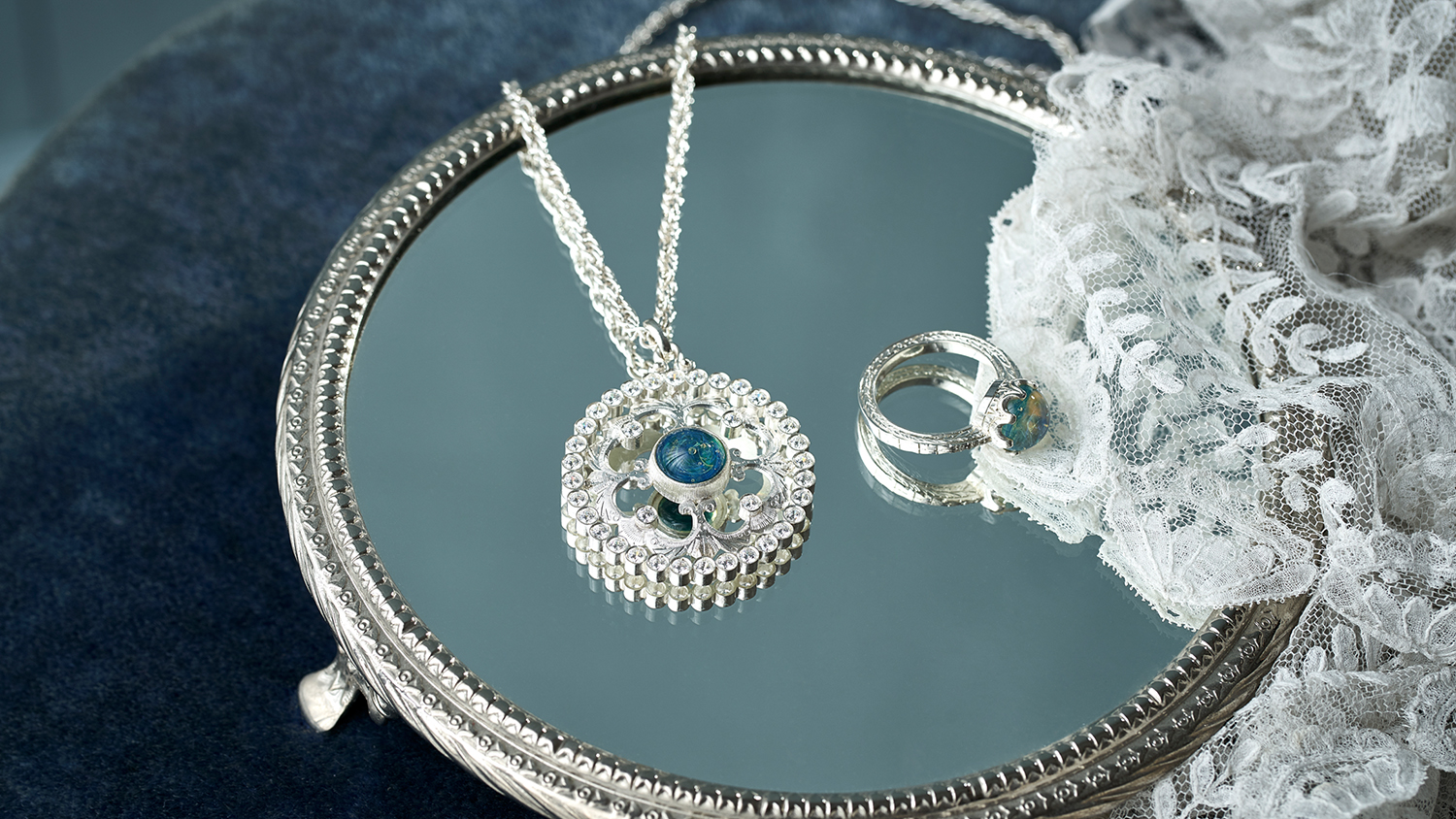 フィレンツェ彫りのガラスリング＆ペンダント