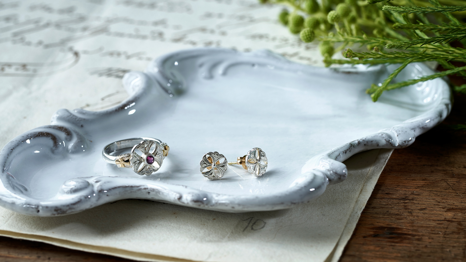 フィレンツェ彫りのクロスリング