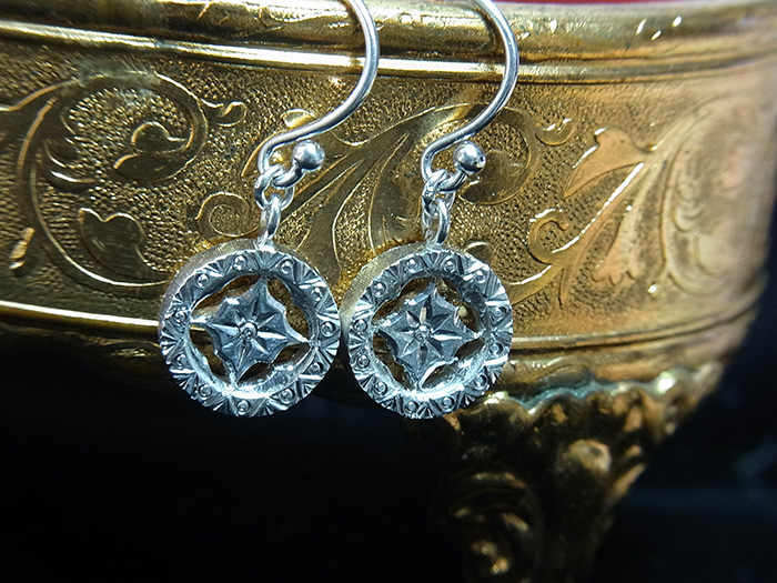 フィレンツェ透かし彫りのピアス