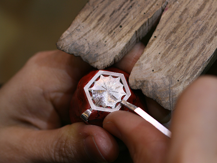 フィレンツェ彫り制作風景