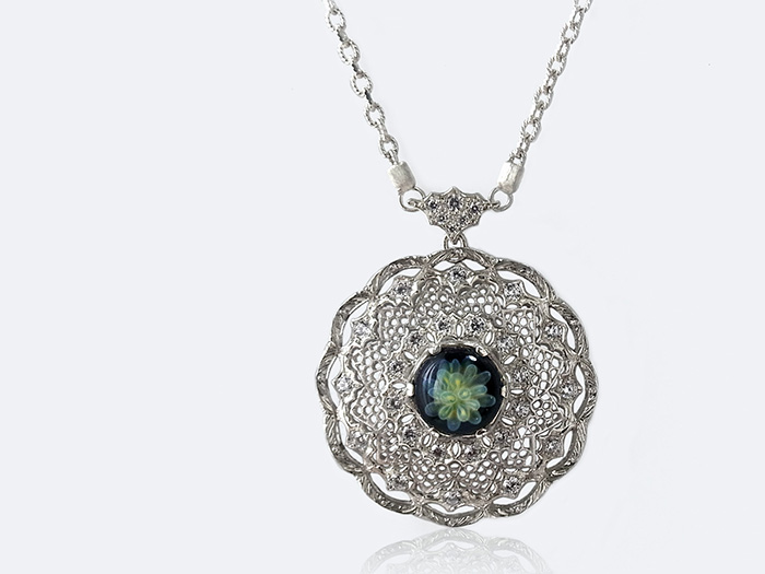 フィレンツェ透かし彫りガラスペンダント