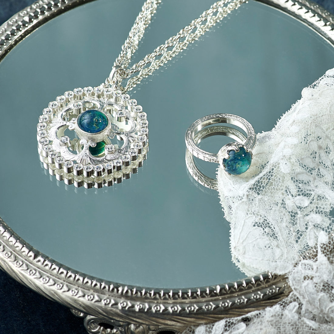 フィレンツェ彫りのガラスリング＆ペンダント