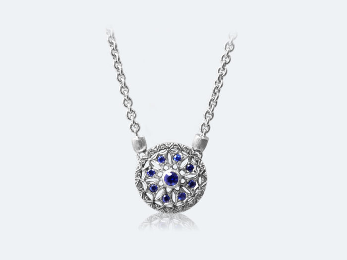 フィレンツェ透かし彫りのサファイアネックレス