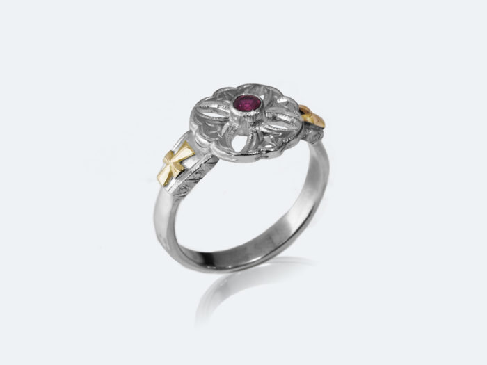 フィレンツェ彫りのクロスリング