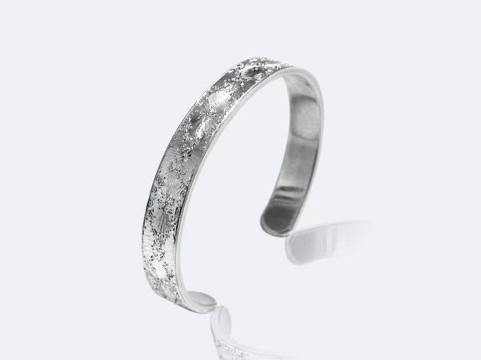 フィレンツェ彫りのバングル