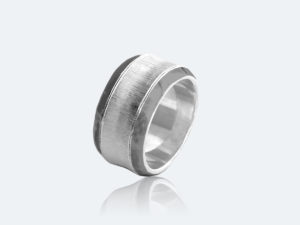 フィレンツェ彫りのメンズリング