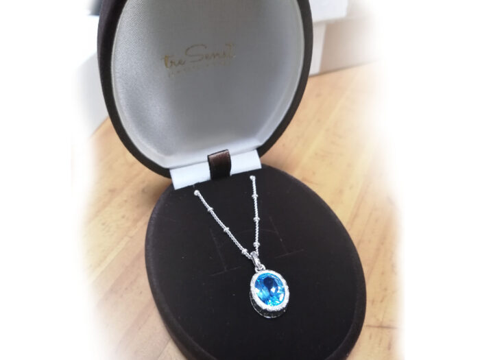 フィレンツェ彫りのブルートパーズペンダント