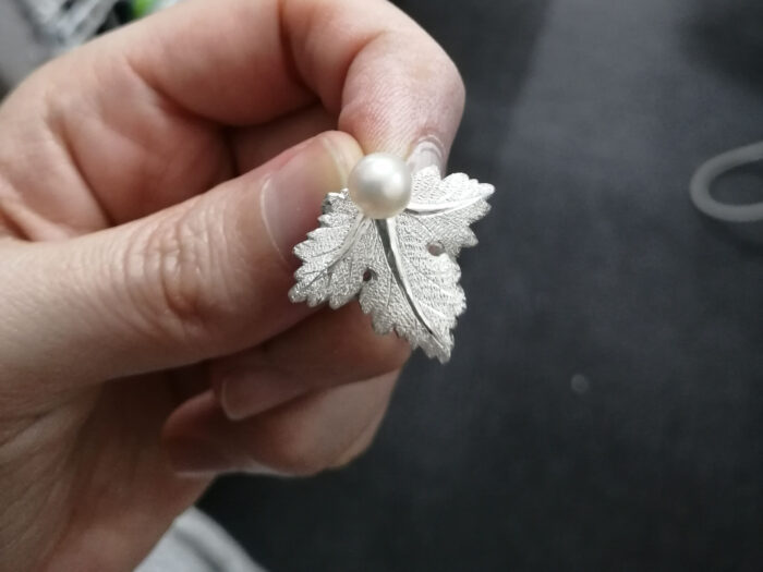 フィレンツェ彫りのピアス