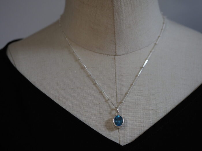 フィレンツェ彫りのブルートパーズペンダント