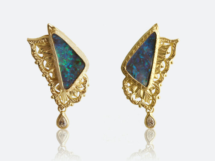 フィレンツェ彫りボルダーオパールピアス