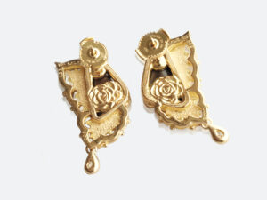 フィレンツェ彫りボルダーオパールピアス