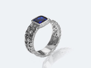 フィレンツェ彫りブラックオパールリング