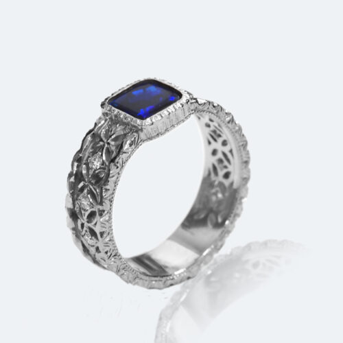 フィレンツェ彫りブラックオパールリング