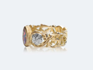 フィレンツェ彫りブラックオパールリング