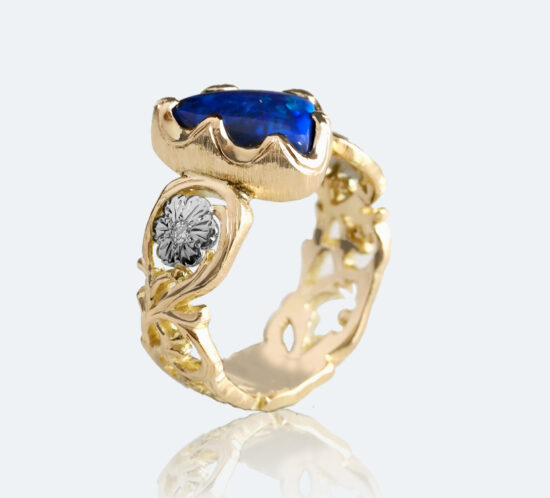 フィレンツェ彫りブラックオパールリング