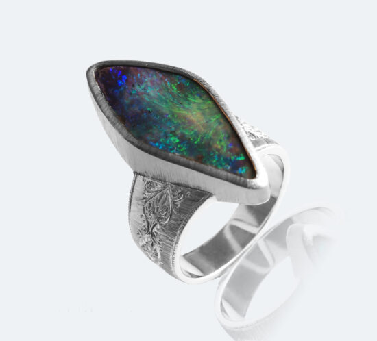 フィレンツェ彫りボルダーオパールリング